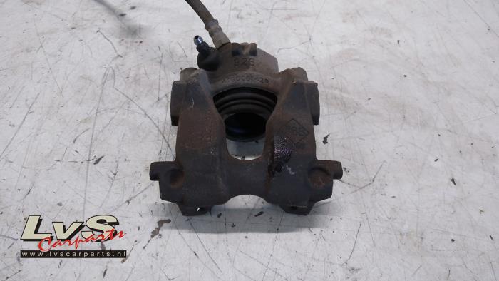 Dacia Sandero Remklauw (Tang) rechts-voor