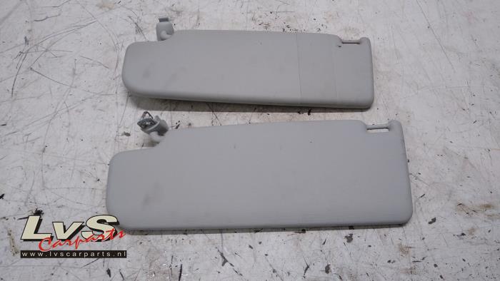 Volkswagen UP Ensemble pare-soleil