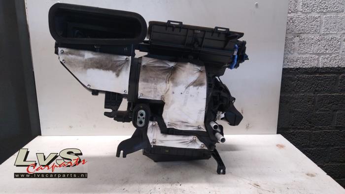 Hyundai IX20 Heater housing