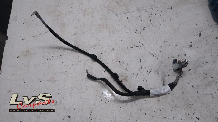 Peugeot 208 Batteriepol