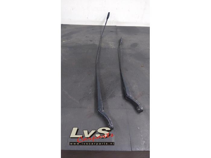 Renault Zoe Wiper arm set