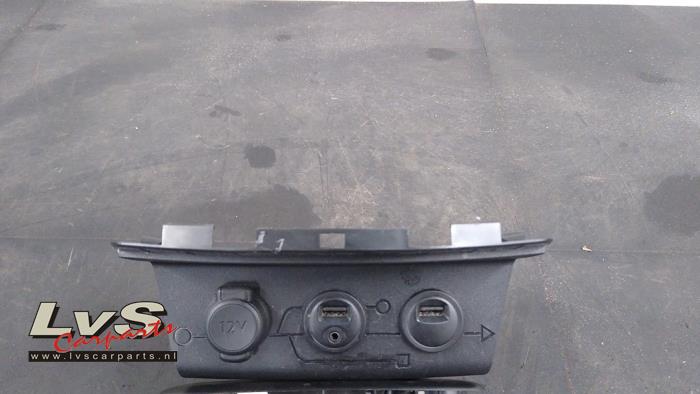 Peugeot 208 Connexion USB