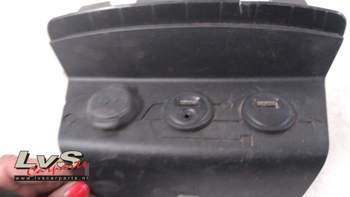 Peugeot 2008 Prise USB