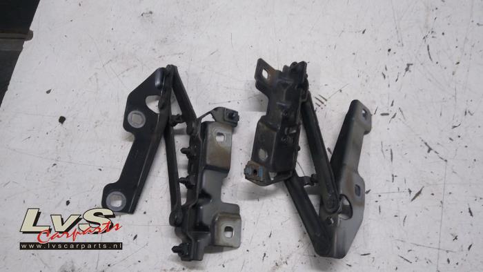 Opel Insignia Bonnet Hinge