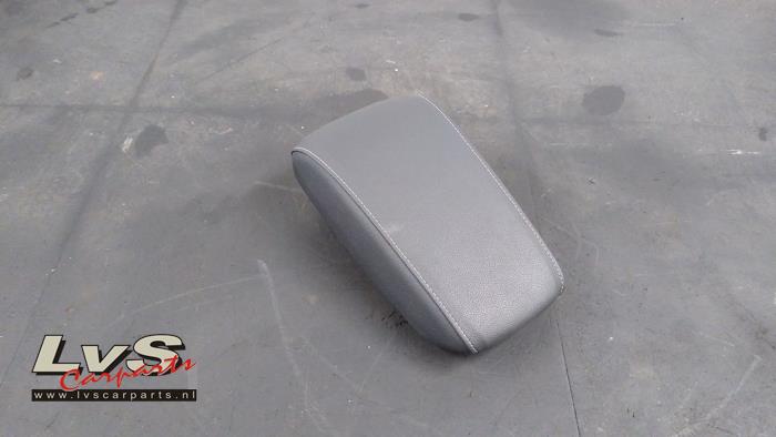 Opel Astra Accoudoir