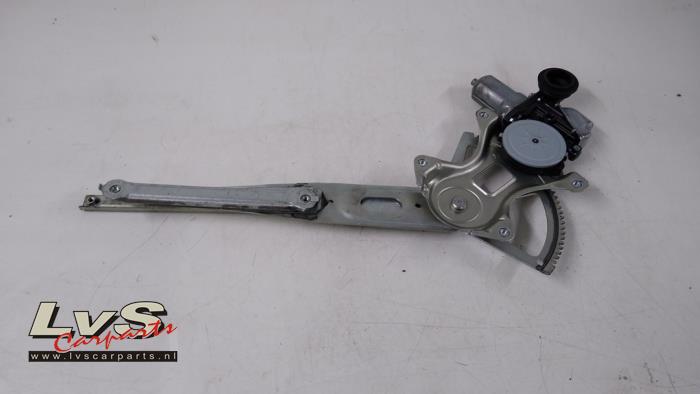 Toyota Urban Cruiser Fenstermechanik 4-türig links vorne