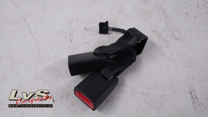 Opel Karl Rear seatbelt buckle, centre