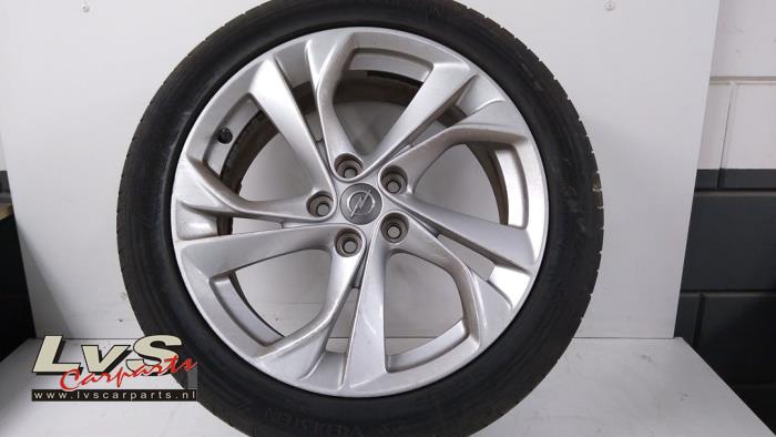 Opel Astra Wheel + tyre