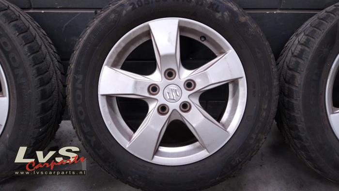 Suzuki SX-4 Wheel + tyre
