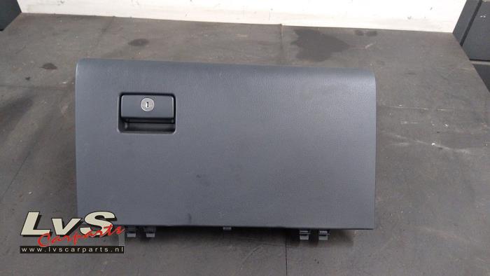 Toyota Rav-4 Handschuhfach