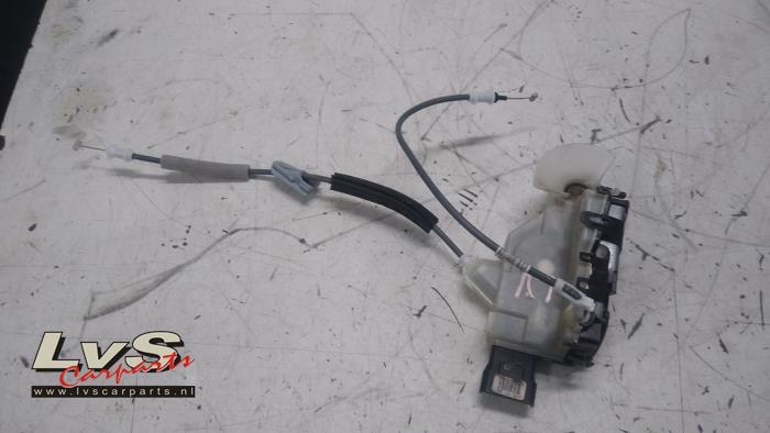 Peugeot 2008 Serrure portière mécanique 4portes avant gauche