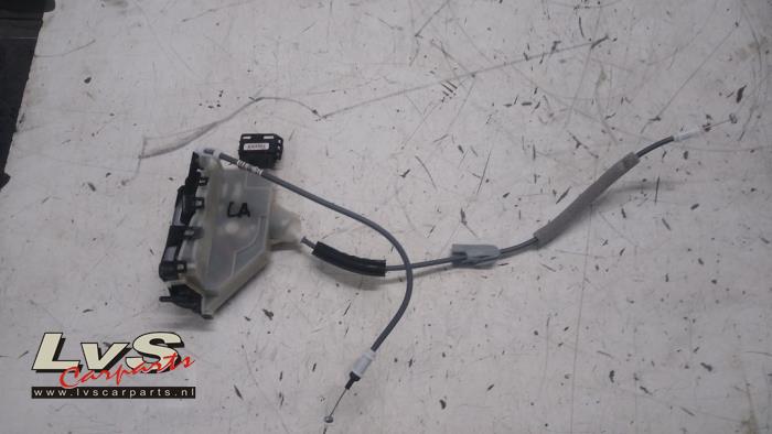 Peugeot 2008 Deurslot Mechaniek 4Deurs links-achter