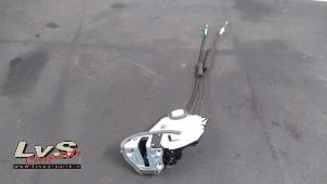 Gebruikte Deurslot Mechaniek 4Deurs links-achter Toyota RAV4 (A5) 2.5 Hybrid 16V Prijs € 40,00 Margeregeling aangeboden door LvS Carparts