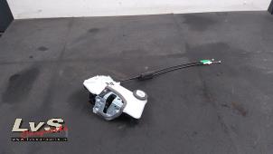 Gebruikte Slotmechaniek Portier 4Deurs rechts-voor Toyota RAV4 (A5) 2.5 Hybrid 16V Prijs € 75,00 Margeregeling aangeboden door LvS Carparts