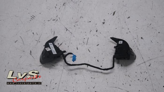 Peugeot 308 Steering wheel mounted radio control