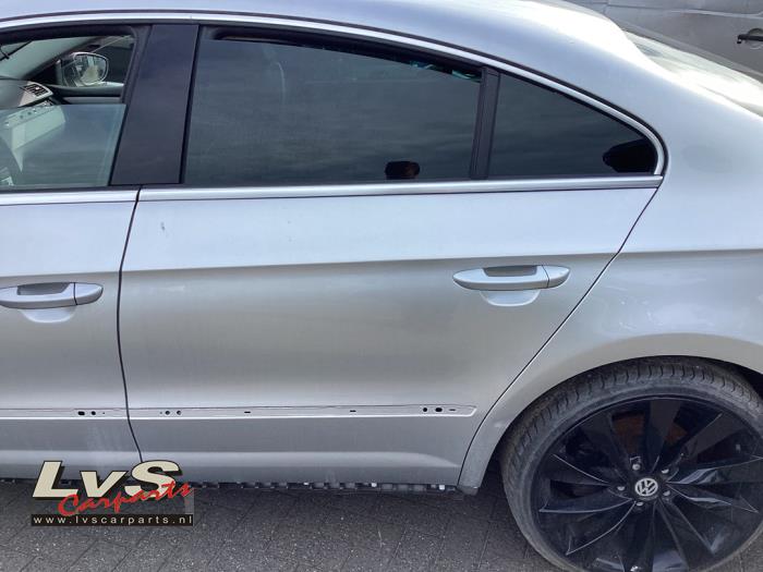 Volkswagen Passat Rear door 4-door, left