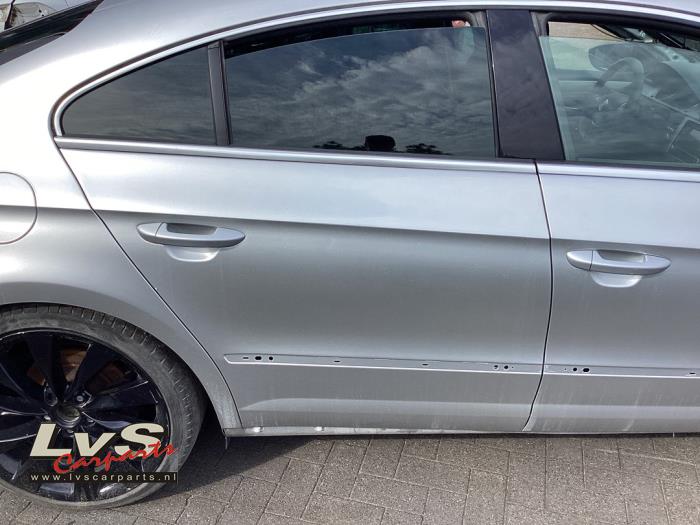Volkswagen Passat Rear door 4-door, right