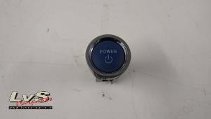 Gebruikte Start/Stop schakelaar Toyota Yaris III (P13) 1.5 16V Hybrid Prijs € 14,00 Margeregeling aangeboden door LvS Carparts