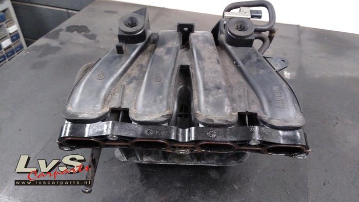 Insugsrör från en Suzuki SX4 (EY/GY) 1.6 16V 4x2 2011