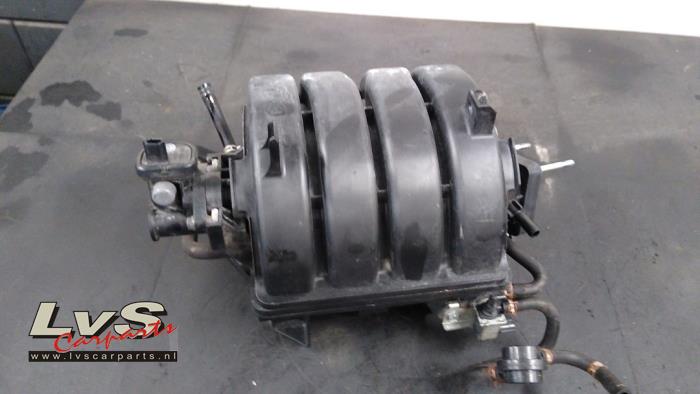 Insugsrör från en Suzuki SX4 (EY/GY) 1.6 16V 4x2 2011