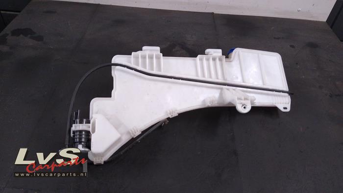 Peugeot 3008 Front windscreen washer reservoir