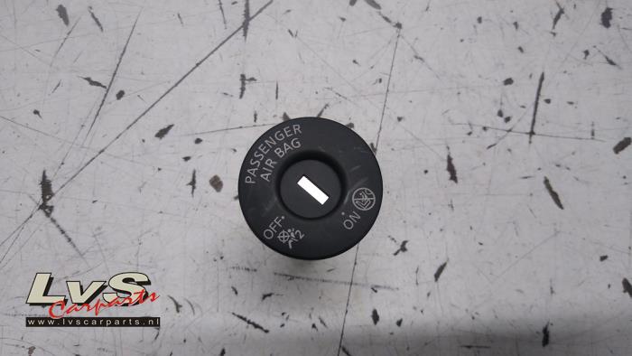 Nissan Note Airbag lock