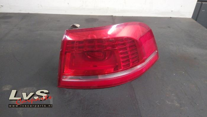 Volkswagen Passat Taillight, right