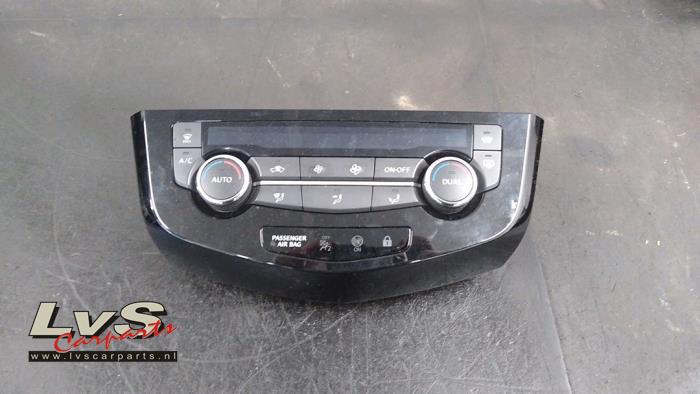 Nissan Qashqai Air conditioning control panel