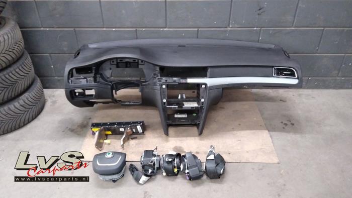 Skoda Superb Airbag set + dashboard