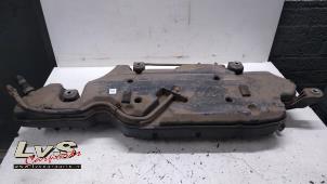 Używane Zbiornik AdBlue Mercedes B (W247) 2.0 B-200d Cena € 400,00 Procedura marży oferowane przez LvS Carparts