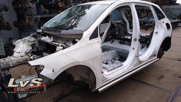 Mercedes B-Klasse Schnittteil links vorne
