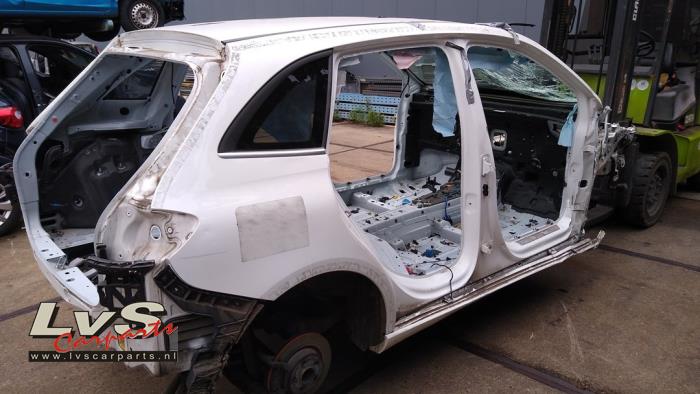 Mercedes B-Klasse Schnittteil rechts hinten