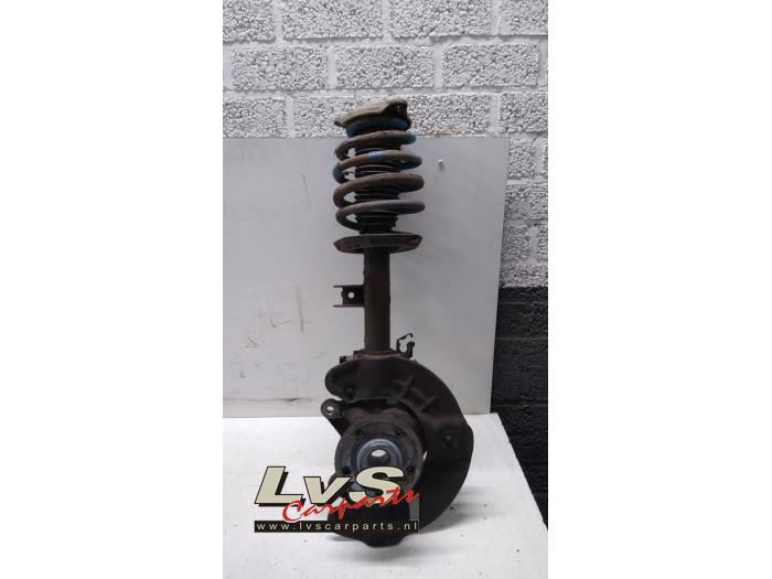 Mercedes B-Klasse Stoßdämpferstrebe links vorne