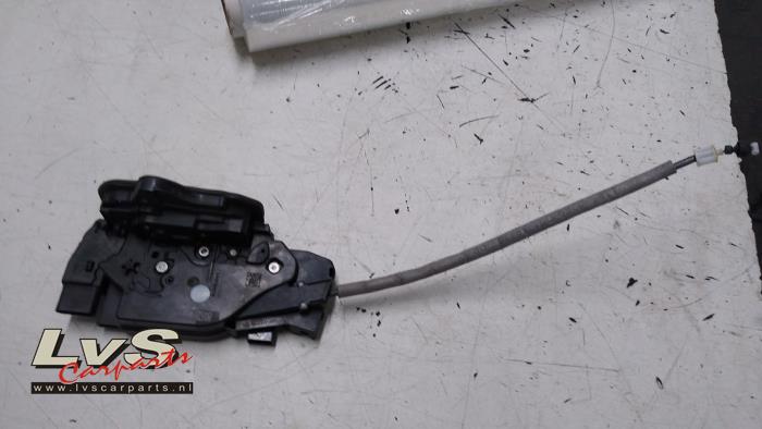 Mercedes B-Klasse Deurslot Mechaniek 4Deurs links-achter