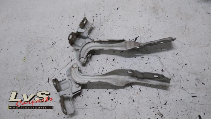 Alfa Romeo Giulietta Motorkap Scharnier