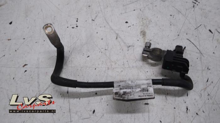 Volkswagen Passat Battery pole