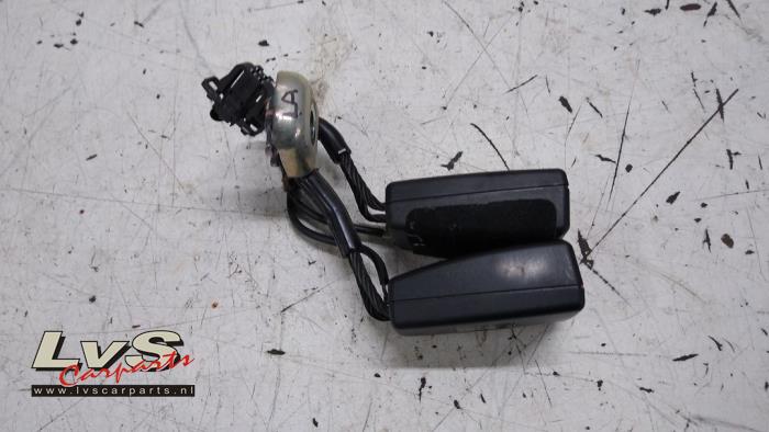 Volkswagen Passat Rear seatbelt buckle, centre