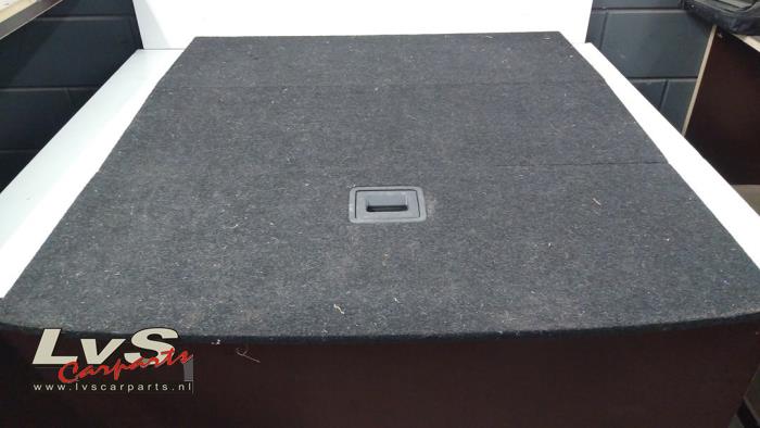 Volkswagen Passat Plaque sol coffre