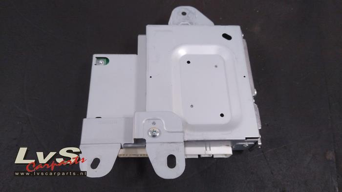 Mazda 2. Amplificateur radio