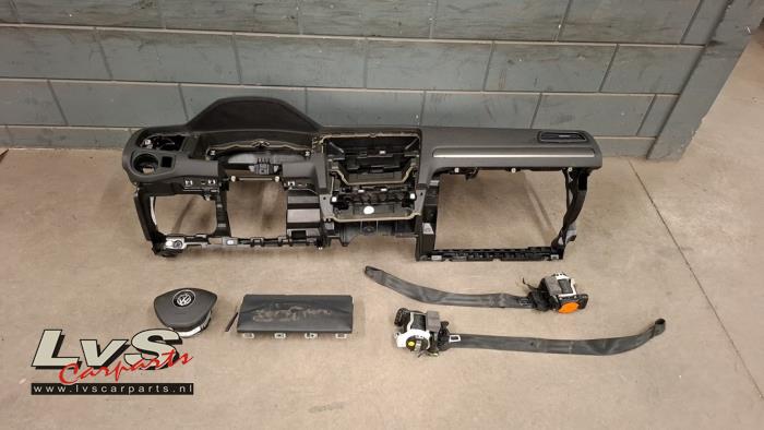 Volkswagen Golf Airbag set + dashboard