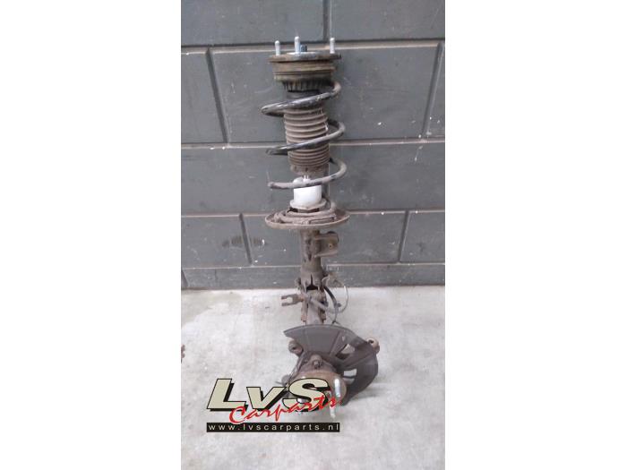 Mazda 2. Barre amortisseur avant gauche