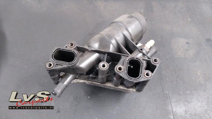 Opel Vivaro Oil filter housing