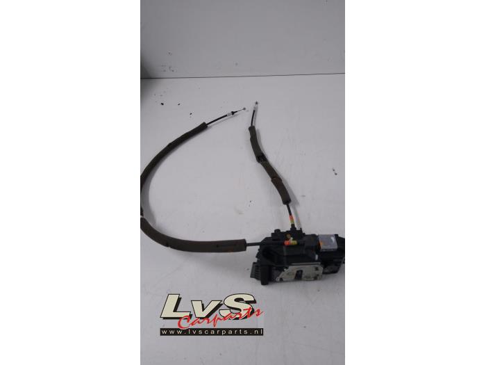 Nissan Qashqai Front door lock mechanism 4-door, right