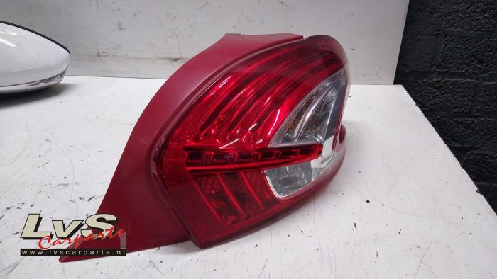 Peugeot 208 Feu arrière droit