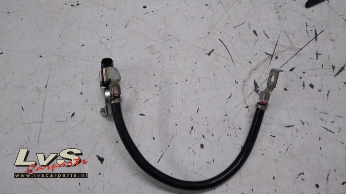 BMW 1-Serie Battery pole