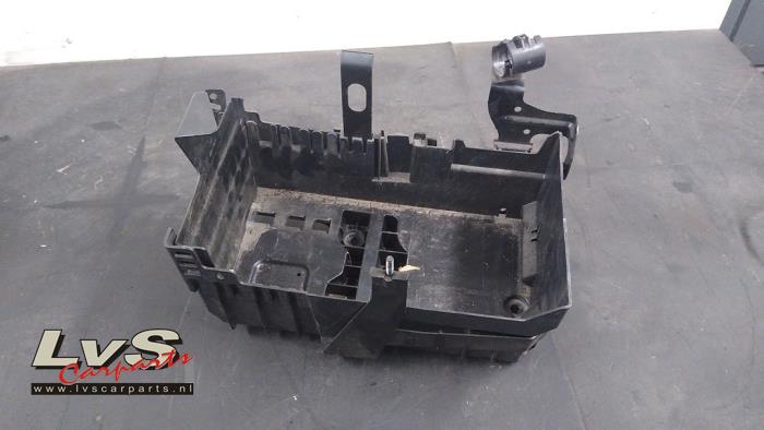 Opel Astra Battery box