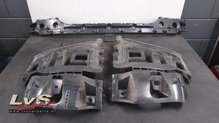 BMW 1-Série Support pare-chocs arrière centre