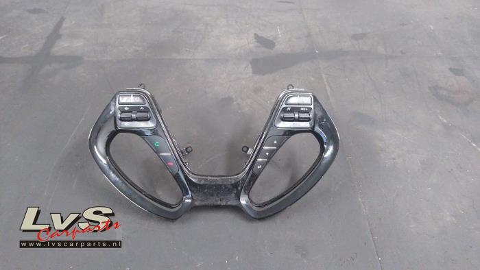 Kia Ceed Steering wheel mounted radio control