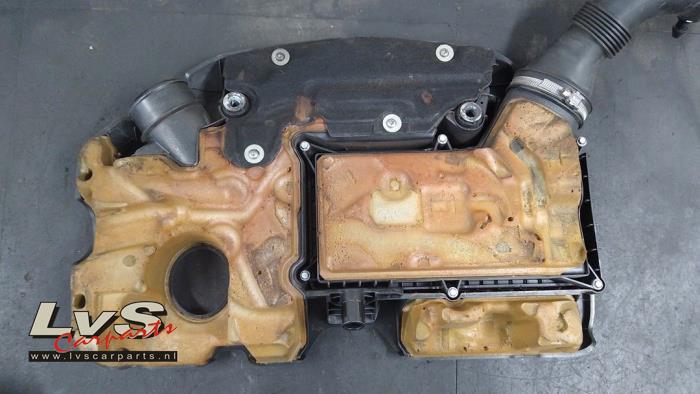 Luchtfilterhuis van een Fiat 500C (312) 0.9 TwinAir 85 2012