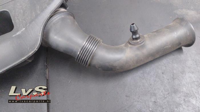 Luchtfilterhuis van een Fiat 500C (312) 0.9 TwinAir 85 2012